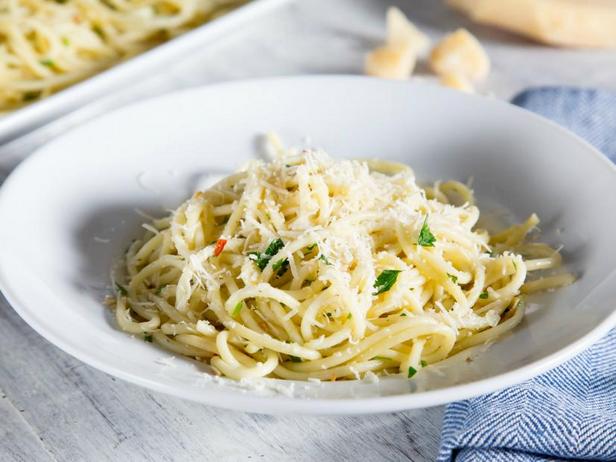 Как приготовить - Спагетти «Алио и олио» (с оливковым маслом и чесноком)