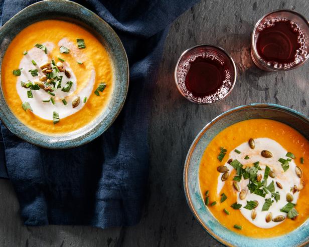 Фото Морковный крем-суп с тимьяном и сливками