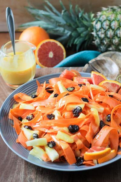 Фото Морковный салат с изюмом и ананасами