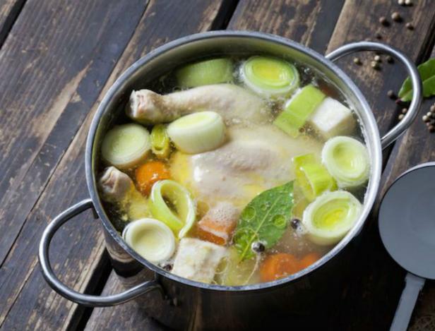 Фото Вкусный куриный бульон для супа