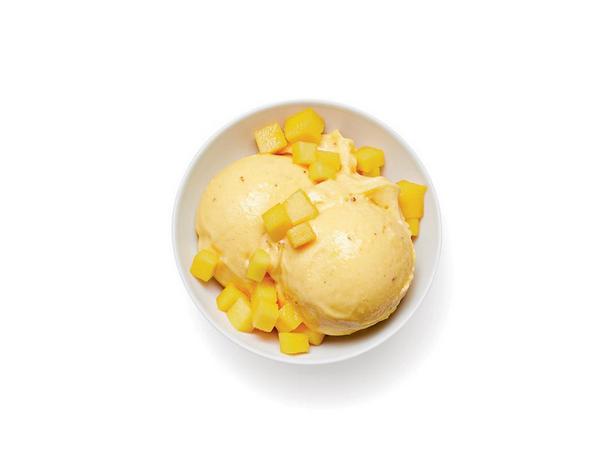 Банановое мороженое с манго и имбирем