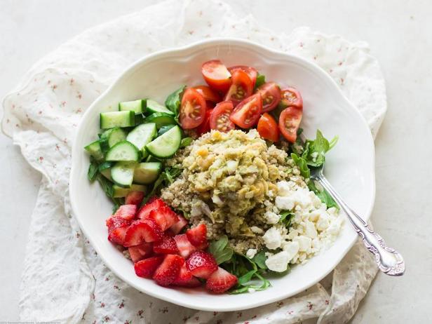 Фото Вегетарианский нутовый салат с руколой