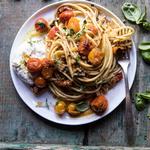Спагетти с чесноком, оливковым маслом и хлопья красного перца