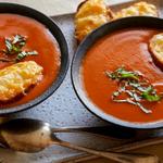 Быстрый томатный крем-суп с сырными гренками