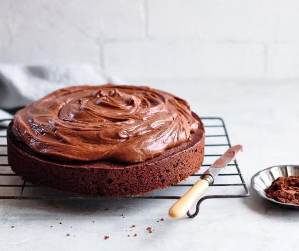 Фото Простой шоколадный бисквитный торт