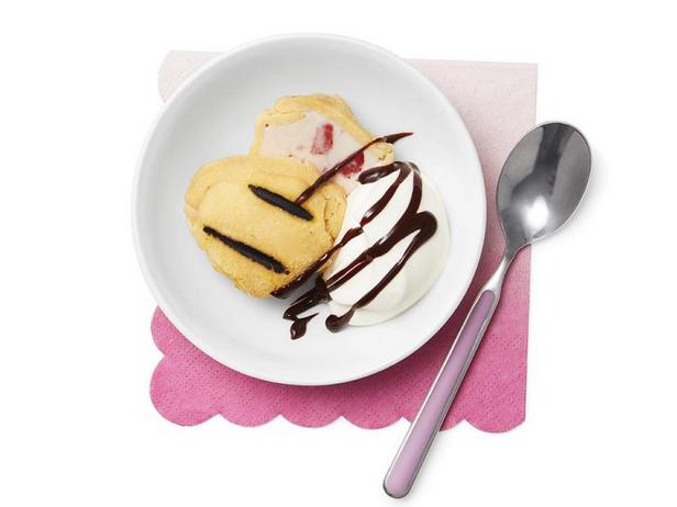 Фото Жареные на гриле пирожные с мороженым
