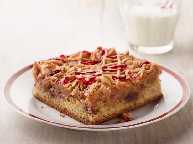 Фото Масляный пирог с арахисовой пастой и виноградным желе