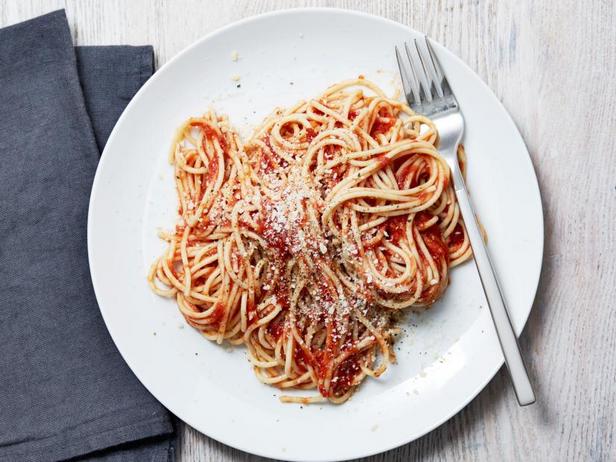 Фото Простые и быстрые спагетти в соусе маринара