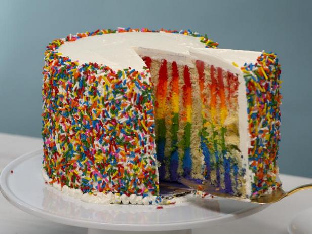 Фото Радужный вертикальный торт