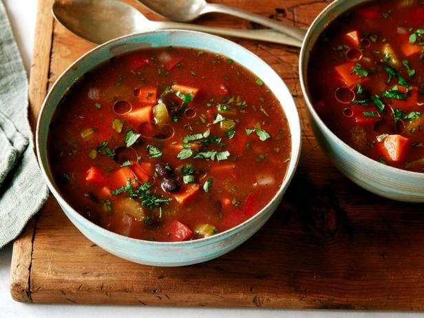 Фото Веганский суп с чёрной фасолью и бататом