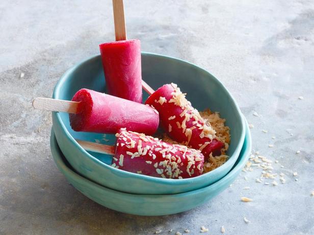 Фото Мороженое из арбуза и малины к завтраку