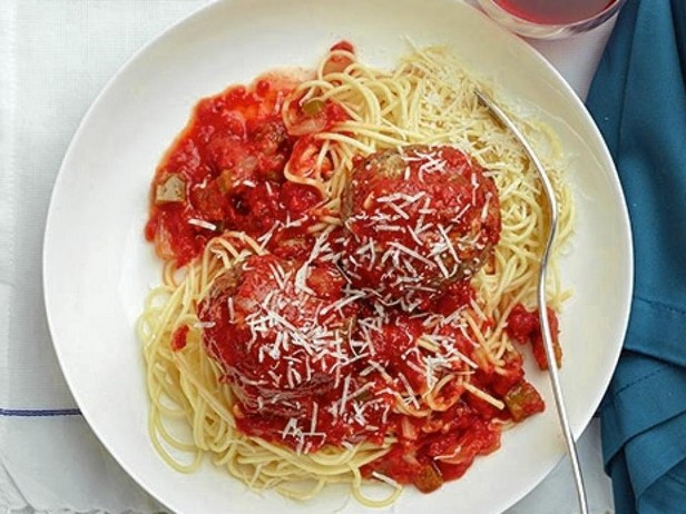 Фото Острые спагетти с мега-тефтелями