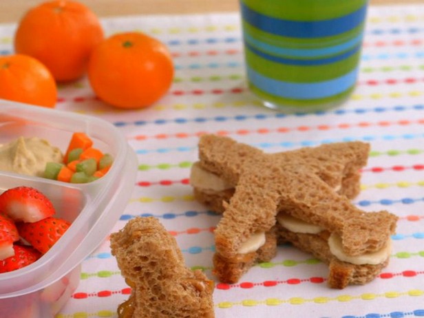 Фото Простой обед для детей: Фигурные сэндвичи