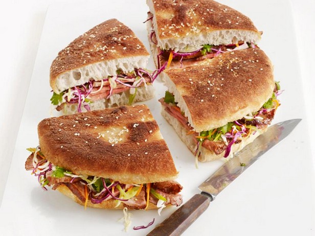 Фото Азиатский сэндвич с говядиной, кунжутом и имбирём