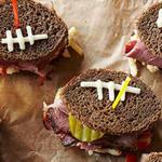 Мини-сэндвичи с пастромой «Футбольные мячи»