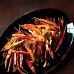 Морковь в винегретной заправке с изюмом и фенхелем