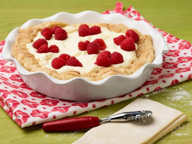 Как приготовить - Простой кремовый пирог с ягодами