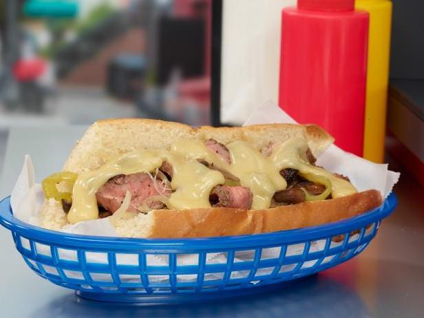 Фото Изысканный сэндвич «Чизстейк» по-филадельфийски