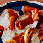 Свиная корейка с морковью и луком в мультиварке