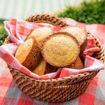 Кукурузный хлеб с грецкими орехами и тимьяном