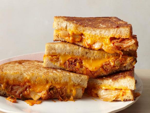 Как приготовить - Горячий сэндвич с сыром и кимчи