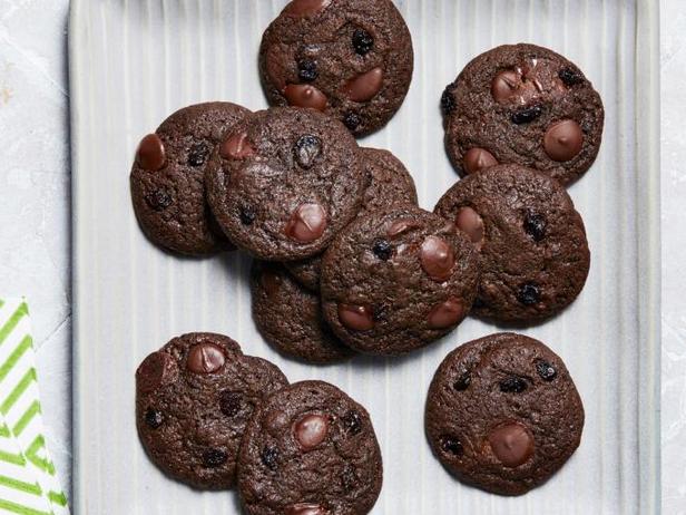 Как приготовить - Овсяное печенье с кусочками шоколада и чёрным изюмом