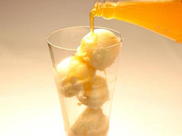 Фото Мескаль с мороженым и апельсиновой газировкой