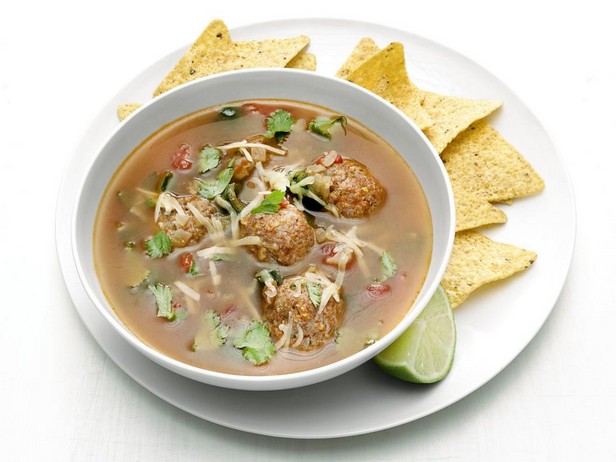 Суп с фрикадельками из мексиканской чоризо