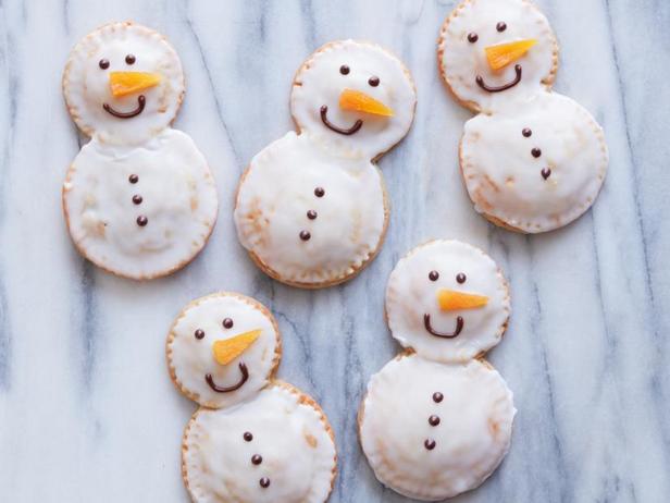 Фото Пирожки «Снеговики» со сладкой начинкой