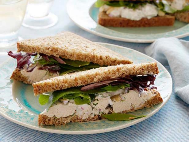 Как приготовить - Сэндвичи с куриным салатом и зеленью