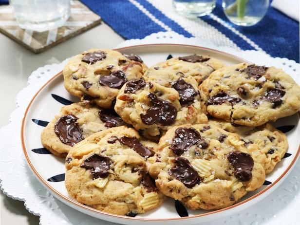 Как приготовить - Печенье с кусочками шоколада, клюквой и картофельными чипсами