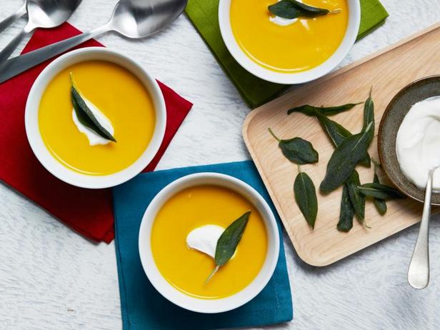Фото Морковный суп с хрустящим шалфеем