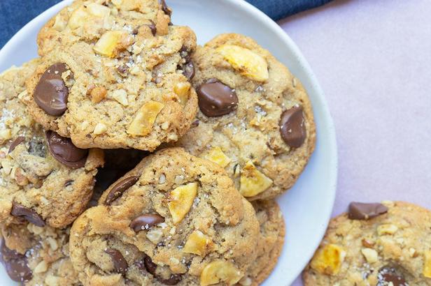 Как приготовить - Печенье с кусочками шоколада и банановыми чипсами