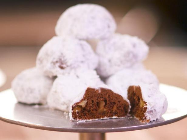 Как приготовить - Шоколадные печенье «Снежки» с грецким орехом