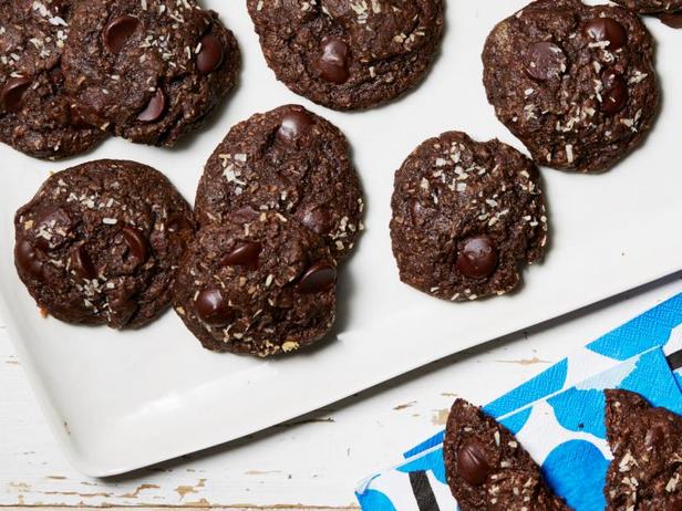 Как приготовить - Шоколадное печенье с кусочками шоколада и кокосом