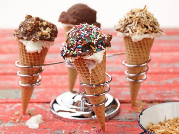 Фото Мороженое в шоколадной глазури в рожках
