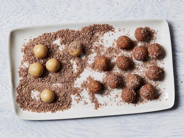 Фото Трюфели из арахисовой пасты в шоколаде