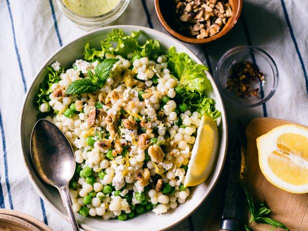 Как приготовить - Израильский салат из кускуса с мятой, прошутто и горошком