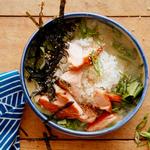 Мисо-суп с рисом и глазированным лососем