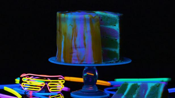 Как приготовить - Светящийся в темноте торт