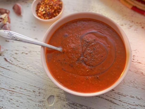 Как приготовить - Томатный суп с базиликом и пармезаном