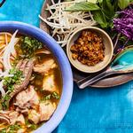 Бун Бо Хюэ: Вьетнамский свино-говяжий суп с лапшой
