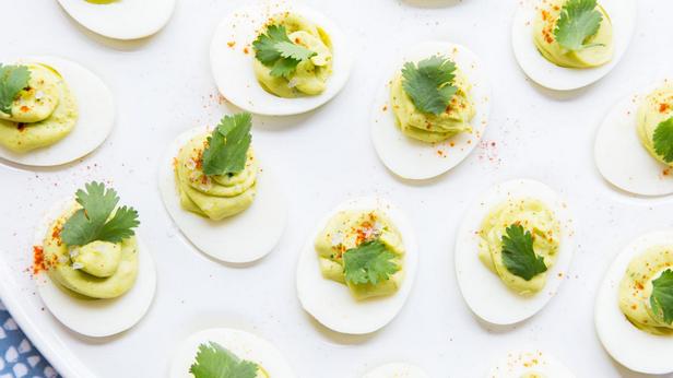 Фото Фаршированные яйца с авокадо