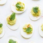 Фаршированные яйца с авокадо