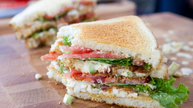 Как приготовить - Клаб-сэндвич с яичным салатом