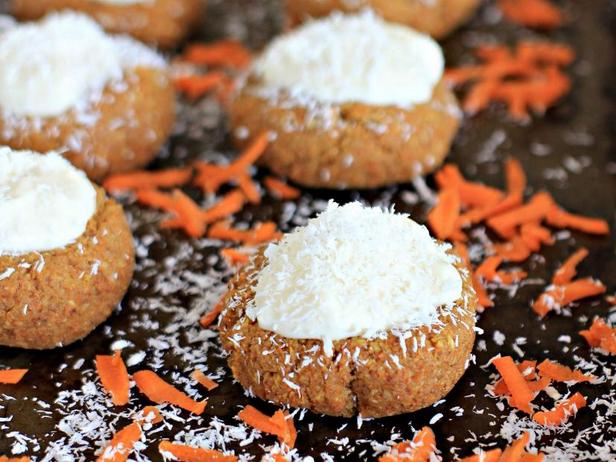 Как приготовить - Печенье со вкусом морковного торта с кокосом и ананасовым сырным кремом (без выпекания)