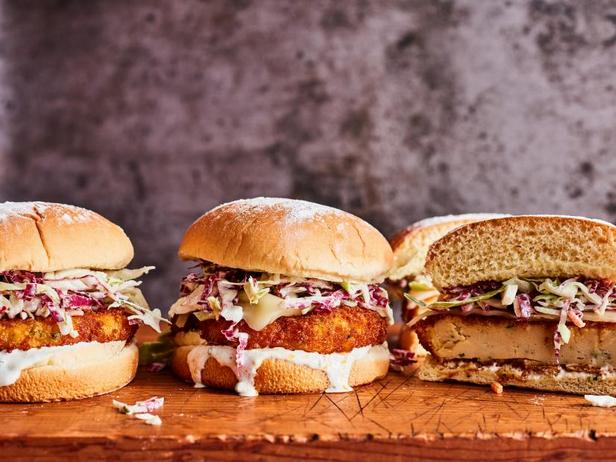 Как приготовить - Сэндвич с нутовой котлетой и коул-слоу из радиккио в заправке ранч