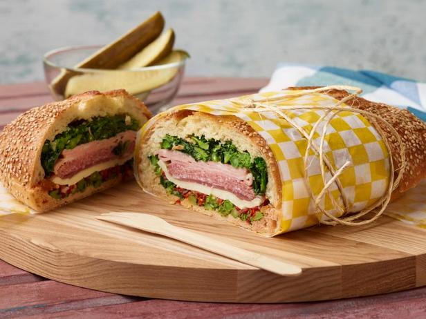 Как приготовить - Итальянский прессованный сэндвич с рапини и мясными деликатесами