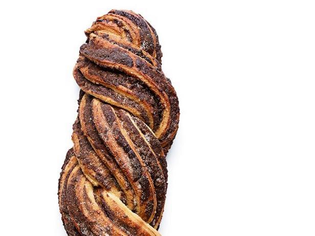 Шоколадный хлеб-коса с миндалём