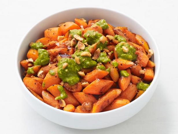 Как приготовить - Печёная морковь под соусом песто